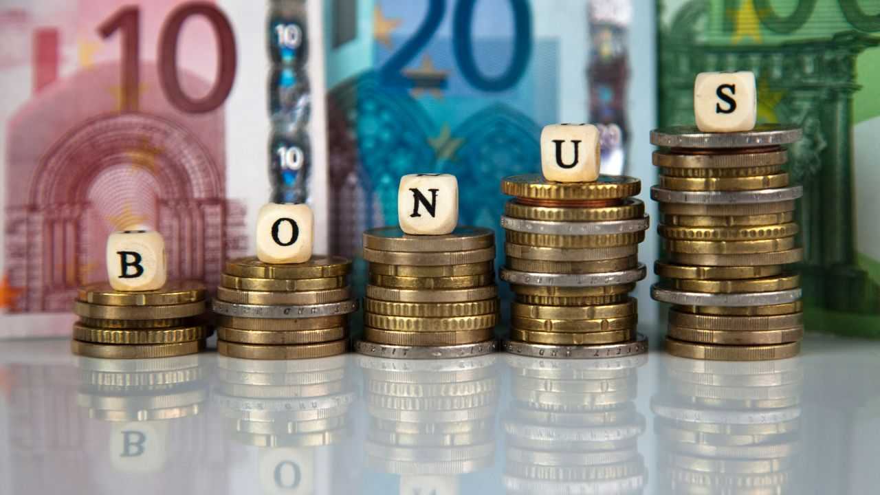 Saltano i bonus da 200 e 150 euro